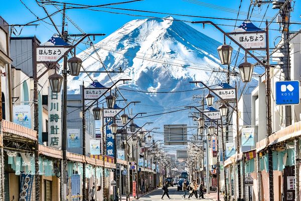 ▲▼爬上398層階梯眺望絕美富士山景！紅葉層層堆疊宛如仙境、超出片。（圖／部落客周花花提供）