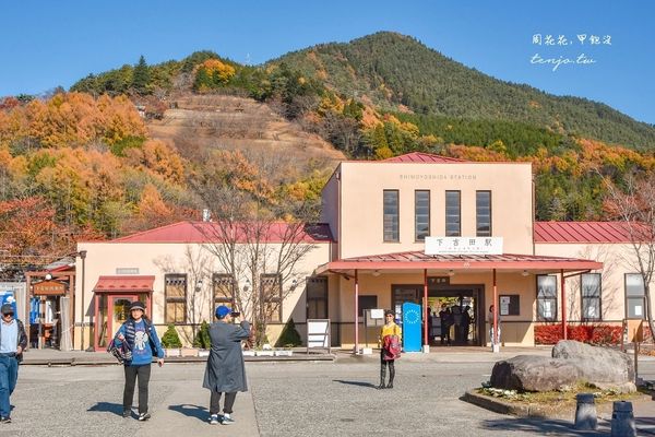 ▲▼爬上398層階梯眺望絕美富士山景！紅葉層層堆疊宛如仙境、超出片。（圖／部落客周花花提供）