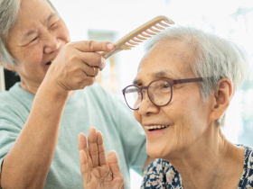 我婆婆住在安養院！她用80歲婆婆的認同證明：割掉外人的碎嘴，才能圓滿「真正的孝」