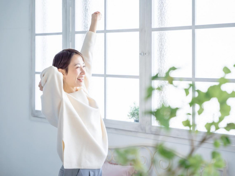 50歲以上女性，每3位就有1位罹患骨鬆症！醫師：易長骨刺6族群，適時訓練肌肉、提早預防