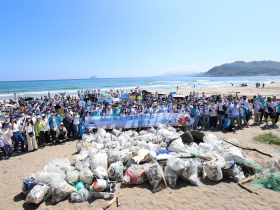 一個地球 一起守護  南山人壽連續11年守護海洋  認養海岸並號召全台淨灘行動