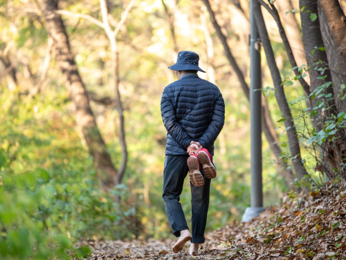 他確定自己罹肝癌後，竟執意要回家：我沒錢，我一點錢都沒有啊，我必須盡最大努力安靜地離逝