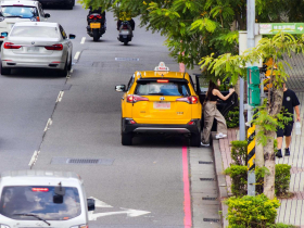 賴士葆開車撞傷行人》交通死亡人數下降，駕駛、行人無感！路口改善工程還有700處沒完成