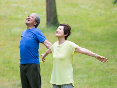 每天早晚把濁氣「哈～」出去！跟著洛桑加參醫師學呼吸法，九成的煩惱與不安，都將遠離你