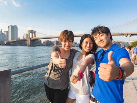 退休後不能只有老朋友！我靠跟團旅行、電影聚會，這樣交到一輩子的好朋友