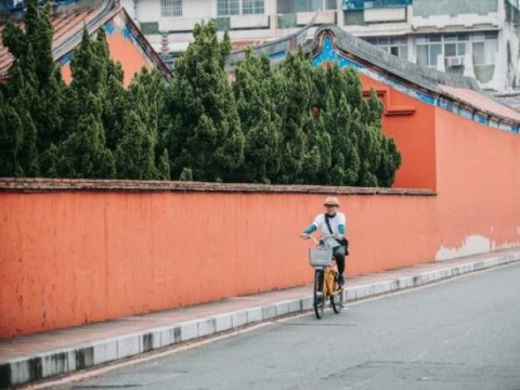 退休後的屏東輕鬆遊，30分鐘免費騎乘！一台Pbike暢遊國境之南，巷弄美食別錯過