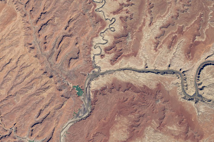 World of Change: Water Level in Lake Powell