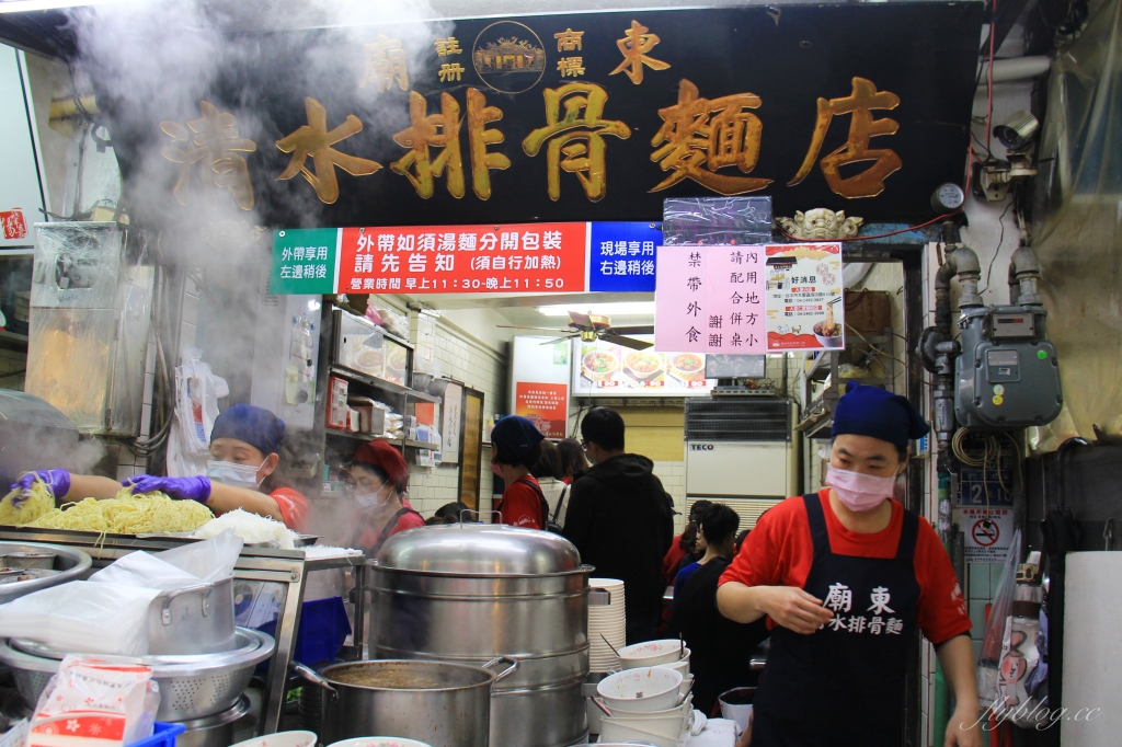 台中豐原｜廟東清水排骨麵．廟東超人氣排隊美食，觀光客必吃排骨麵 @飛天璇的口袋