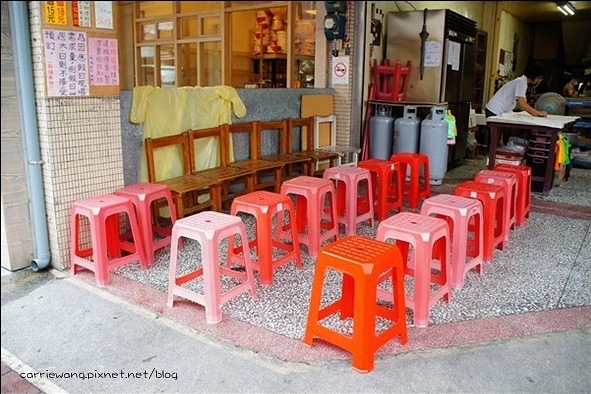 宜蘭礁溪｜礁溪包子饅頭專賣店．坐板凳排隊的秒殺包子，平日可以接受預訂免等候 @飛天璇的口袋