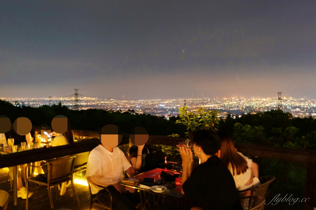 台中沙鹿｜Mitaka 3e Cafe．可愛的龍貓主題夜景餐廳，可以欣賞台中百萬夜景 @飛天璇的口袋