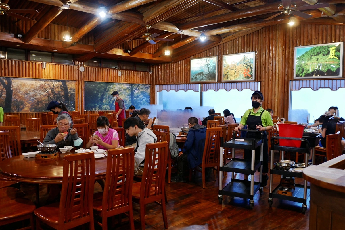 宜蘭太同｜太平山2天1夜行程，太平山莊住宿一晚，翠峰湖、見晴步道深呼吸，鳩之澤泡湯煮溫泉蛋 @飛天璇的口袋