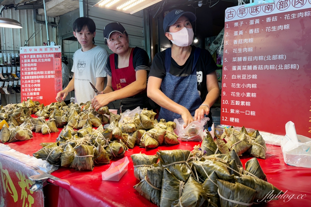 台中北屯｜阿鴻肉粽．水湳市場人氣肉粽，各種古早味南部粽、北部粽、梗粽 @飛天璇的口袋