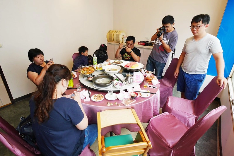 宜蘭蘇澳｜海邊食堂，原豆腐岬17海鮮餐廳，宜蘭在地人也推薦的南方澳美食 @飛天璇的口袋