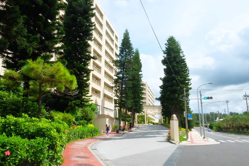 日本沖繩｜Rizzan 麗山海景皇宮度假酒店谷茶灣．恩納地區親子友善飯店，房間可以看到無敵海景 @飛天璇的口袋