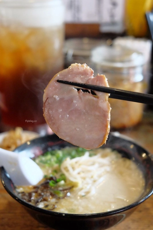 日本沖繩｜通堂拉麵 小祿本店．沖繩超人氣排隊美食，男人味拉麵與女人味拉麵 @飛天璇的口袋