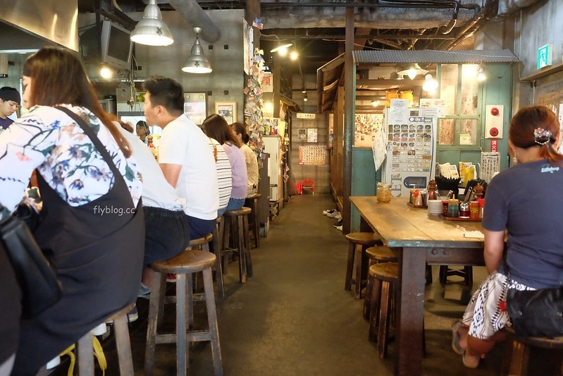 日本沖繩｜通堂拉麵 小祿本店．沖繩超人氣排隊美食，男人味拉麵與女人味拉麵 @飛天璇的口袋