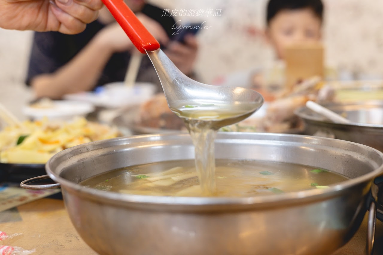 屏東枋山美食。關子嶺茶壺雞加祿分店｜別再以為這裡是修車場了，這是網路評價非常高的必吃茶壺雞。枋山餐廳