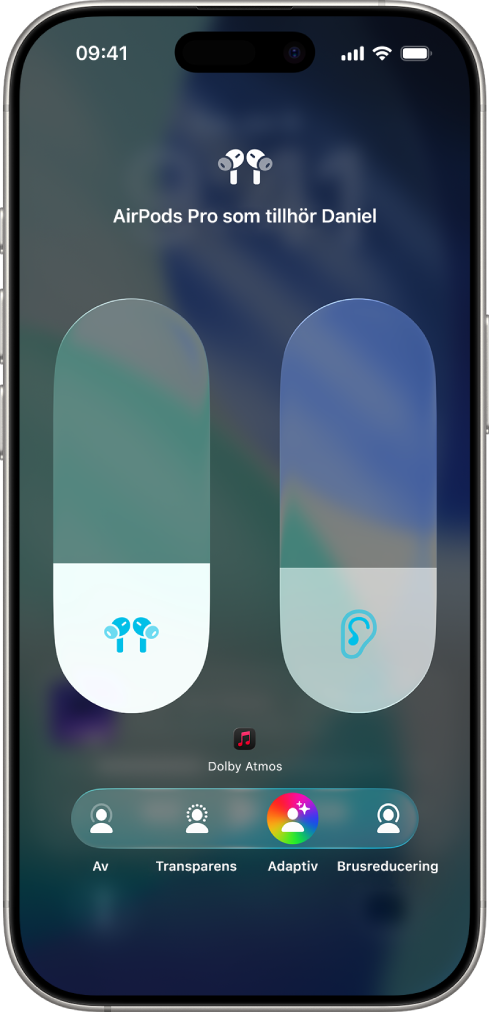 Volymskärmen i Kontrollcenter med volymnivån för AirPods Pro. Nedanför volymindikatorn till vänster finns de olika lyssningslägena Av, Transparens, Adaptivt och Brusreducering. Adaptivt ljud är valt.