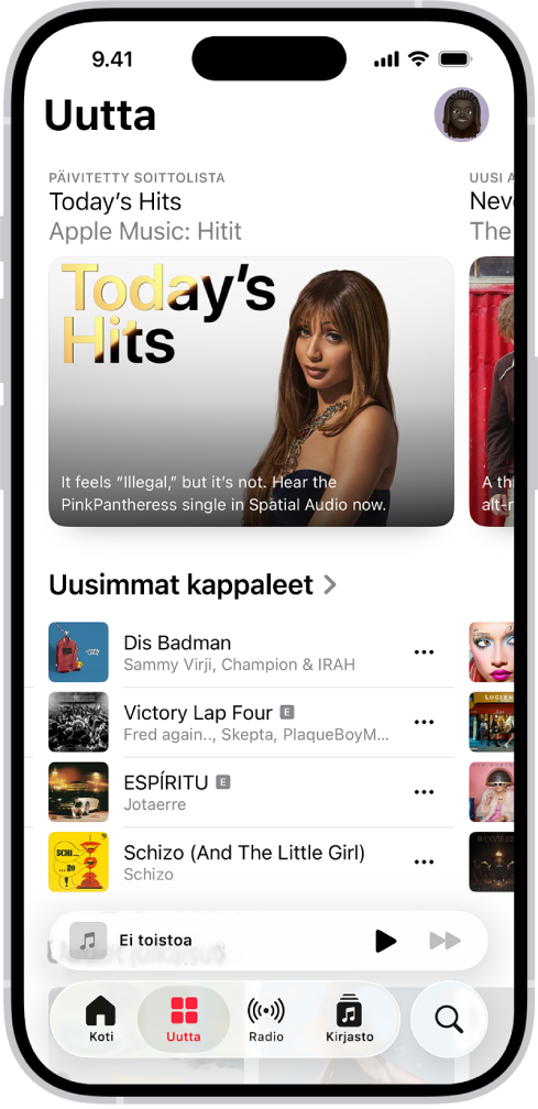 Uutta-välilehti, jonka yläosassa näkyy päivitetty soittolista. Voit näyttää enemmän esittelyssä olevaa musiikkia ja videoita pyyhkäisemällä vasemmalle. Alapuolella näkyy Uusimmat kappaleet ‑osio. Voit tutustua uuteen ja suositeltuun musiikkiin pyyhkäisemällä näytöllä ylös.