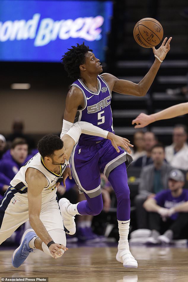 Sacramento Kings guard De'Aaron Fox, right, comes up with the ball next to Denver Nuggets guard Jamal Murray during the second half of an NBA basketball game Saturday, Jan. 6, 2018, in Sacramento, Calif. The Kings won 106-98. (AP Photo/Rich Pedroncelli)