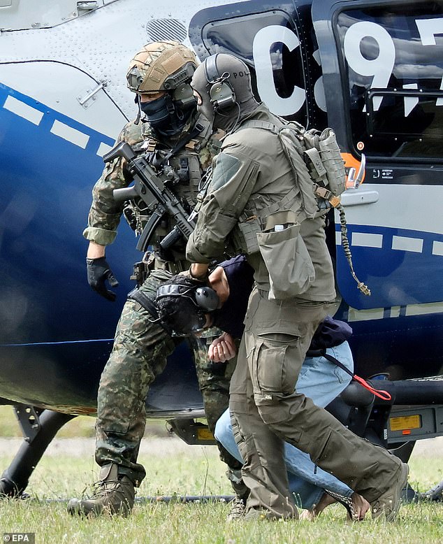 The suspect was seen getting dragged to his arraignment at the Federal Supreme Court (BGH) in Karlsruhe, Germany, today by federal police officers, who took him to the southwestern courthouse via helicopter