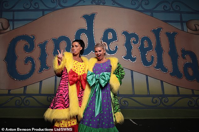 Meanwhile in true panto fashion, Kerry's ensemble mirrored Katie's - but instead her robe was green and black and her dress purple and green