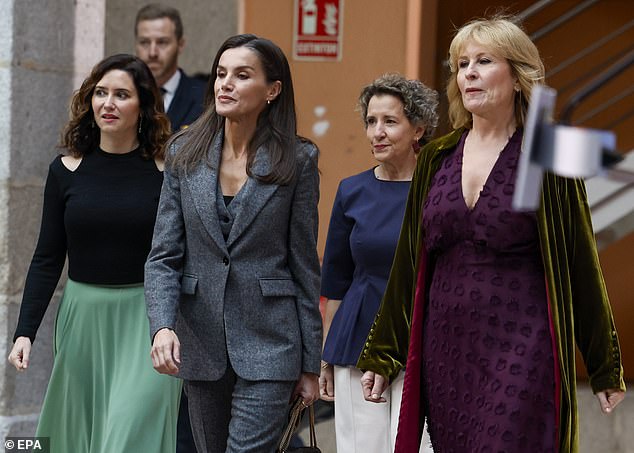 Spain's Queen Letizia (C), accompanied by President of Madrid's Press Association, Maria Rey (R) attend Madrid's Press Association's journalism award ceremony