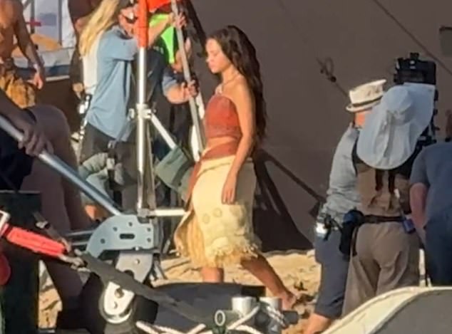 Catherine also dressed as her character of Moana wearing a strapless, brown-patterned top and cream-colored skirt that fell down past her knees