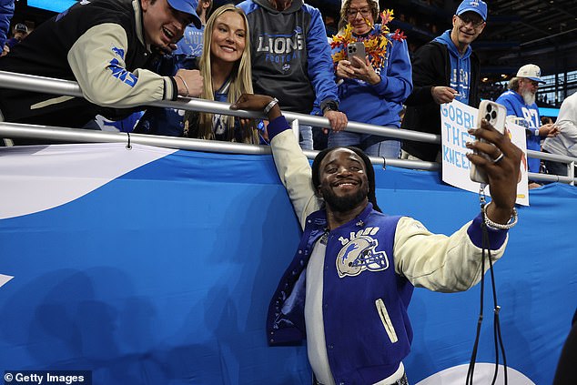 'Well done, @ShaboozeysJeans. Good, clean, family-friendly performance at halftime,' one fan wrote