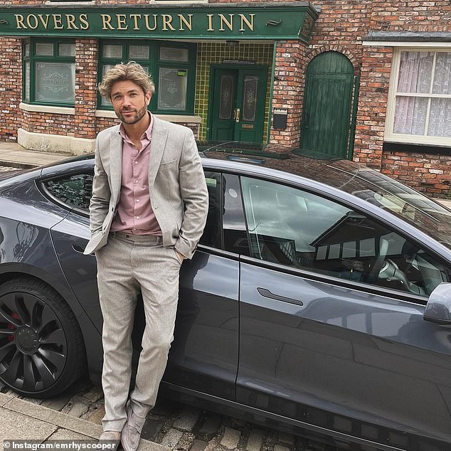 A Coronation Street star has confirmed they will be leaving the Cobbles in an emotional farewell post to fans - and their exit scenes have already been filmed