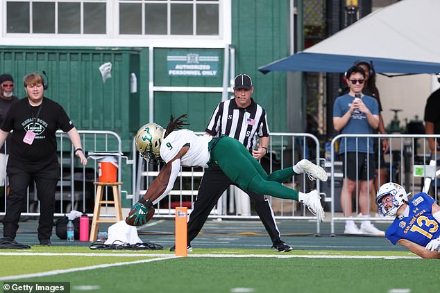 Keith dazzled as he went 93 yards for the first-half score and put the Bulls up two touchdowns