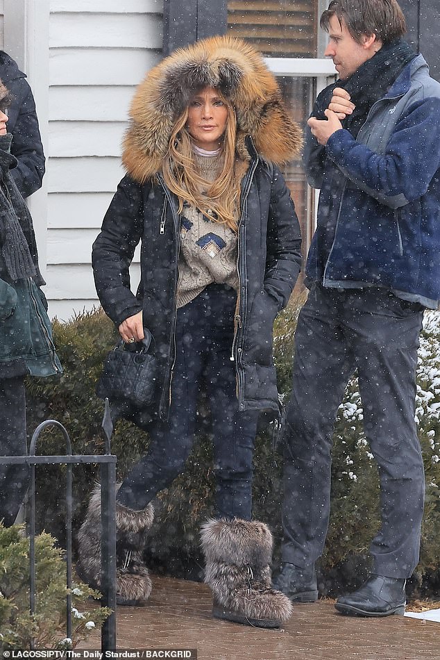 The 55-year-old singer bundled up in layers as she enjoyed a white Christmas and a delicious meal at the White House Tavern restaurant in the celebrity-frequented, Colorado hotspot