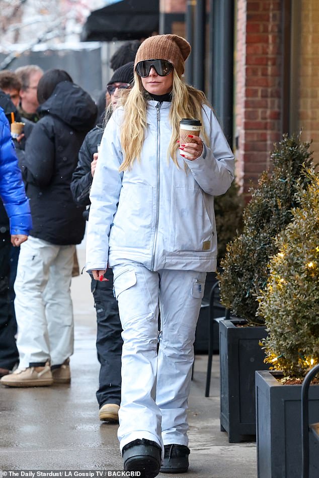 The 51-year-old supermodel wore a chic light blue snowsuit, a brown beanie and snowboarding goggles, strolling around the celebrity hotspot