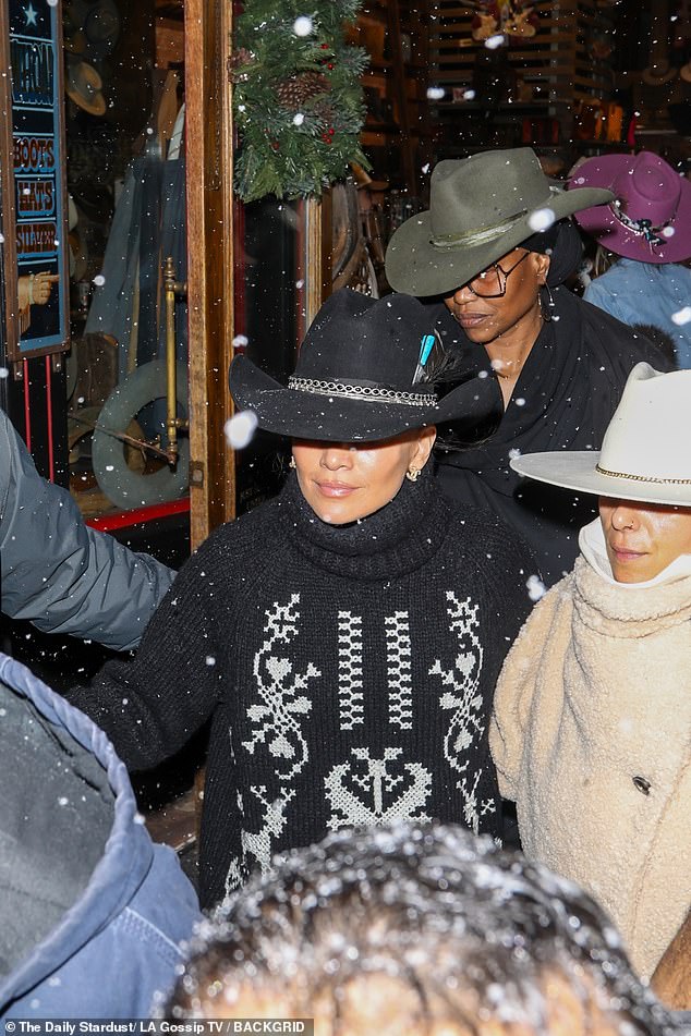 Jennifer was seen leaving Kemo Sabe in a stylish black cowboy hat with a silver lattice band and a shaft of turquoise for a splash of extra color