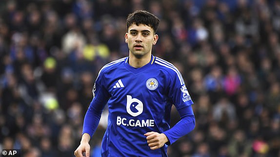 Leicester's Facundo Buonanotte during the English Premier League soccer match between Leicester City and Manchester City at King Power stadium in Leicester, England, Sunday, Dec. 29, 2024. (AP Photo/Rui Vieira)