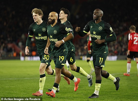 Soccer Football - Premier League - Southampton v Brentford - St Mary's Stadium, Southampton, Britain - January 4, 2025 Brentford's Bryan Mbeumo celebrates scoring their third goal with Brentford's Yoane Wissa, Brentford's Mads Roerslev and Brentford's Christian Norgaard Action Images via Reuters/John Sibley EDITORIAL USE ONLY. NO USE WITH UNAUTHORIZED AUDIO, VIDEO, DATA, FIXTURE LISTS, CLUB/LEAGUE LOGOS OR 'LIVE' SERVICES. ONLINE IN-MATCH USE LIMITED TO 120 IMAGES, NO VIDEO EMULATION. NO USE IN BETTING, GAMES OR SINGLE CLUB/LEAGUE/PLAYER PUBLICATIONS. PLEASE CONTACT YOUR ACCOUNT REPRESENTATIVE FOR FURTHER DETAILS..