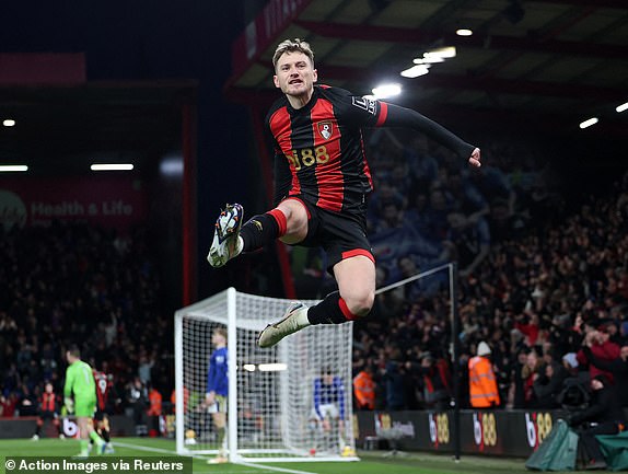 Soccer Football - Premier League - AFC Bournemouth v Everton - Vitality Stadium, Bournemouth, Britain - January 4, 2025 AFC Bournemouth's David Brooks celebrates scoring their first goal Action Images via Reuters/Paul Childs EDITORIAL USE ONLY. NO USE WITH UNAUTHORIZED AUDIO, VIDEO, DATA, FIXTURE LISTS, CLUB/LEAGUE LOGOS OR 'LIVE' SERVICES. ONLINE IN-MATCH USE LIMITED TO 120 IMAGES, NO VIDEO EMULATION. NO USE IN BETTING, GAMES OR SINGLE CLUB/LEAGUE/PLAYER PUBLICATIONS. PLEASE CONTACT YOUR ACCOUNT REPRESENTATIVE FOR FURTHER DETAILS..