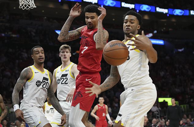 Utah Jazz forward Brice Sensabaugh (28) goes for a loose ball as Miami Heat center Kel'el Ware (7) lost control of the ball during the first half half of an NBA basketball game Saturday, Jan. 4, 2025, in Miami. (AP Photo/Lynne Sladky)