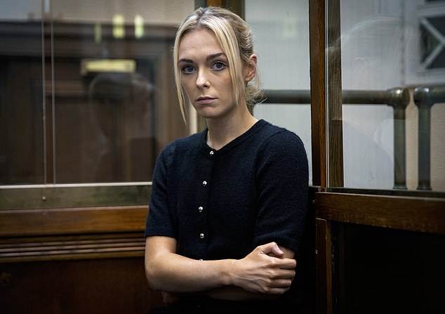 Lauren panics at the prospect of her trial for the murder of Joel and tells Max that they should end their relationship as she is facing 20 years in prison