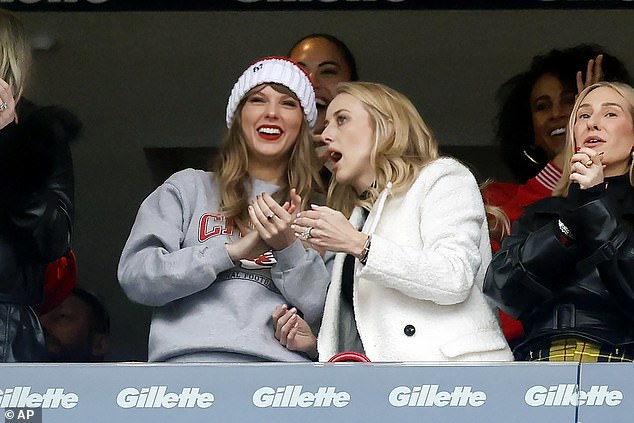 Taylor and Brittany were seen sitting together again for the 2023 road game vs the Patriots