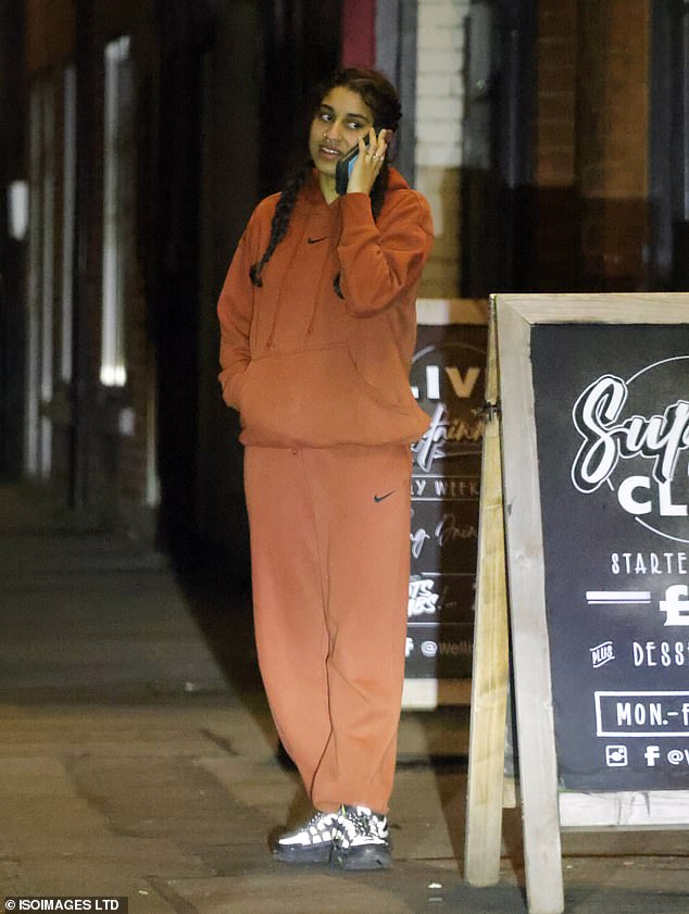 Other soap stars in attendance at the leaving bash included Avani Nandra-Hart actress Aaliyah James, who was seen dressed down in a brown tracksuit