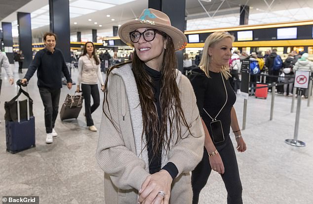 She kept it minimal in an all-black ensemble with a thick beige cardigan