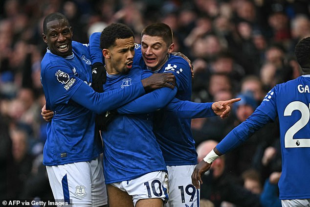 The Toffees scored three goals in a breathless first half to wrap up a crucial victory