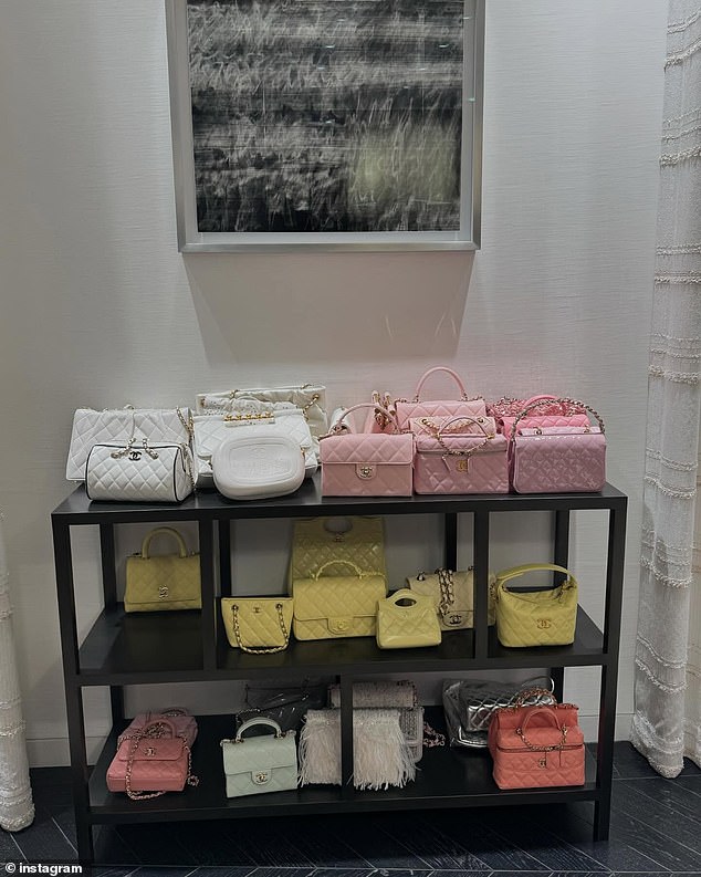 In the snaps, the star revealed that Chanel sent 30 purses to her hotel room to choose from for the star studded event ¿ totaling over $150K worth of handbags