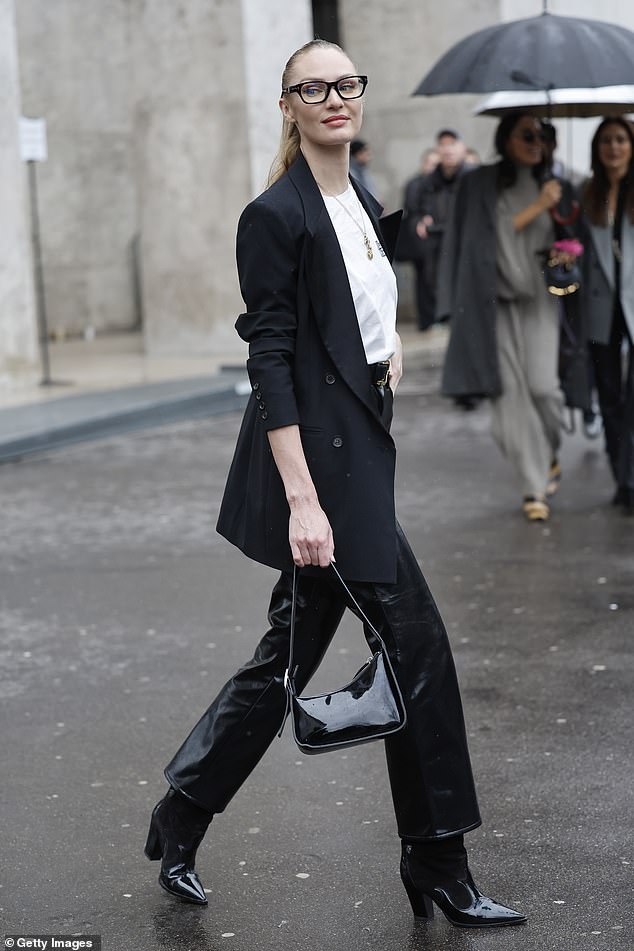 She elevated her frame in a pair of boots and accessorised with a black handbag and long gold necklace