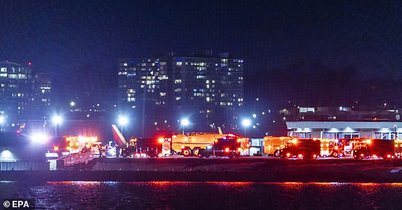 epa11862639 Rescue teams gather to respond to an airplane crash in the Potomac River near Ronald Reagan National Airport in Washington, DC, USA, 29 January 2025. According to a preliminary statement from the United States' Federal Aviation Authority (FAA), a PSA Airlines Bombardier CRJ700 regional jet that departed earlier today from Witchita, Kansas collided in midair with a Sikorsky H-60 helicopter while on approach to Reagan Washington National Airport'.  EPA/JIM LO SCALZO