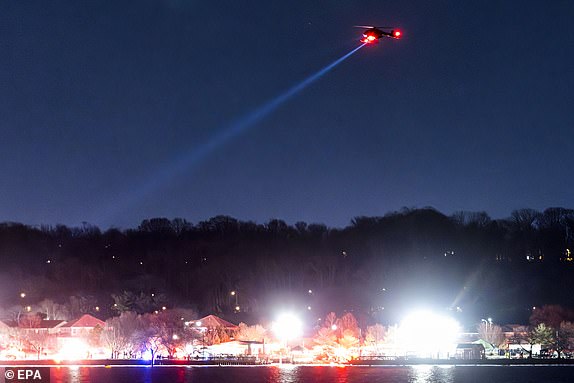 epaselect epa11862664 Rescue teams search the Potomac River after a commercial airplane reportedly collided with a military helicopter on approach to Ronald Reagan National Airport in Washington, DC, USA, 29 January 2025. According to a preliminary statement from the United States Federal Aviation Administration (FAA), a PSA Airlines Bombardier CRJ700 regional jet that departed earlier today from Wichita, Kansas collided in midair with a Sikorsky H-60 helicopter while on approach to Reagan Washington National Airport.  EPA/JIM LO SCALZO