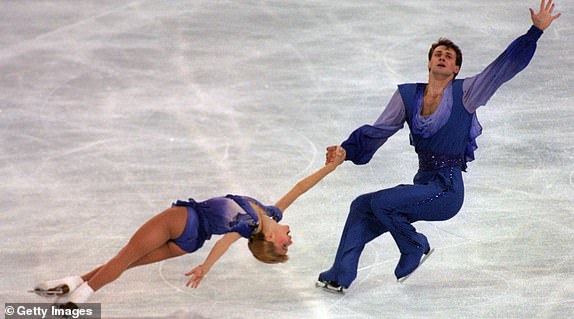 8 MAR1995:  EVGENIA SHISHKOVA AND VADIM NAUMOV OF RUSSIA PERFORM THEIR PAIRS FREE SKATING ROUTINE DURING THE WORLD FIGURE SKATING CHAMPIONSHIPS AT THE NATIONAL INDOOR ARENA IN BIRMINGHAM, ENGLAND.  Mandatory Credit: Chris Cole/ALLSPORT