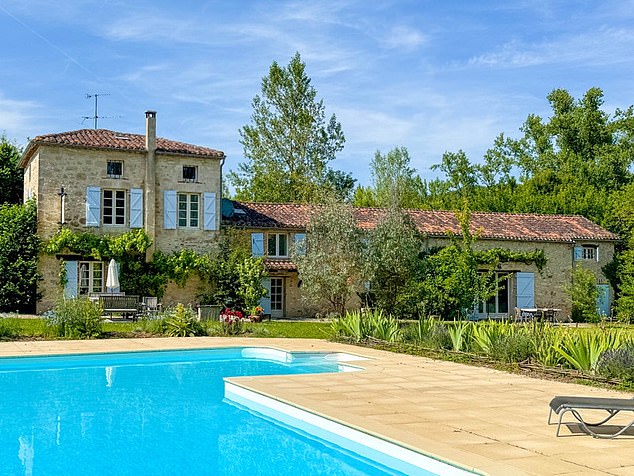 A former roof tile factory, this property in Albas has charming period features such as an exposed stone chimney, beams, terracotta flooring and large pool