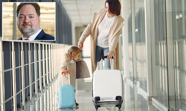 Ex-FDA health expert reveals how to avoid getting sick at airports... and surprising